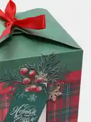 Тёмно-зелёный новогодняя коробка квадратная