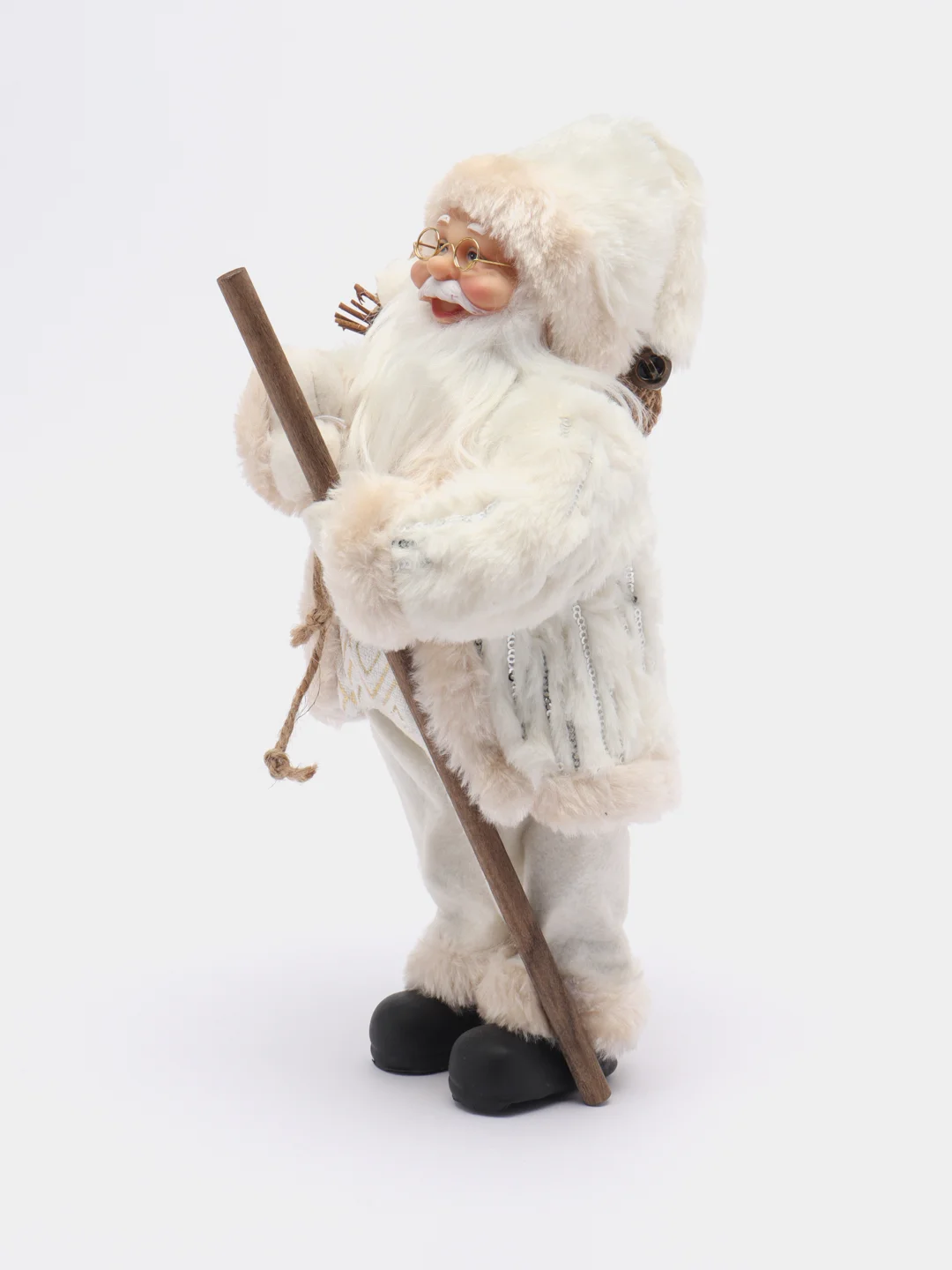 Дед Мороз "В белой шубе, кофте ромбик, с посохом и подарками", 16х30 см