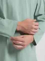 Зелёный хаки лонгслив мужской с круглым вырезом