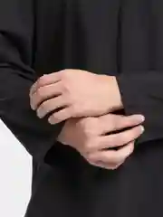 Черный лонгслив мужской с круглым вырезом