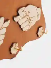 Коричневый ключница настенная