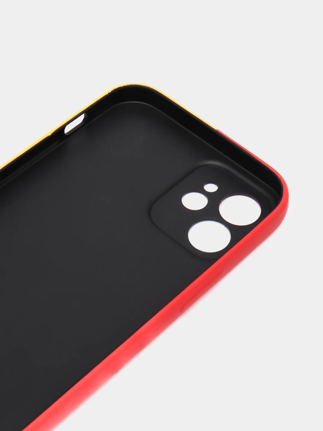 Желтый чехол KAWS для iPhone 12