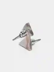 Белый серьги гвоздики, мраморные