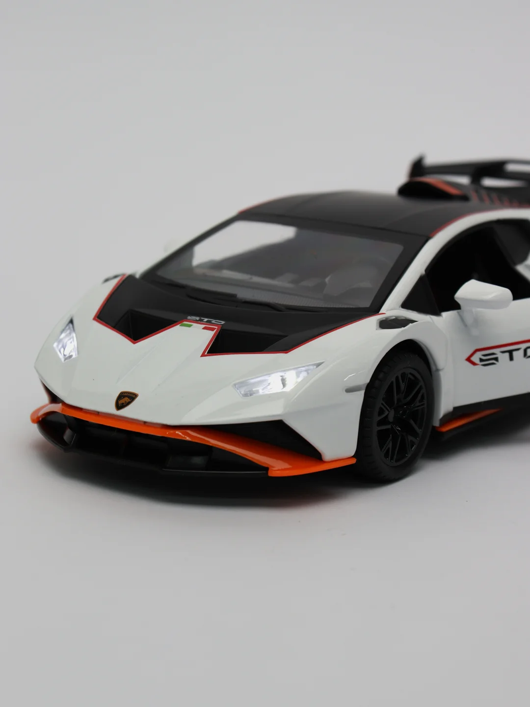 Белый металлическая модель ламборгини, свет, звук, 1:24, 1900-11