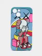 Синий чехол KAWS для iPhone 13