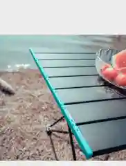 Черный складной туристический стол