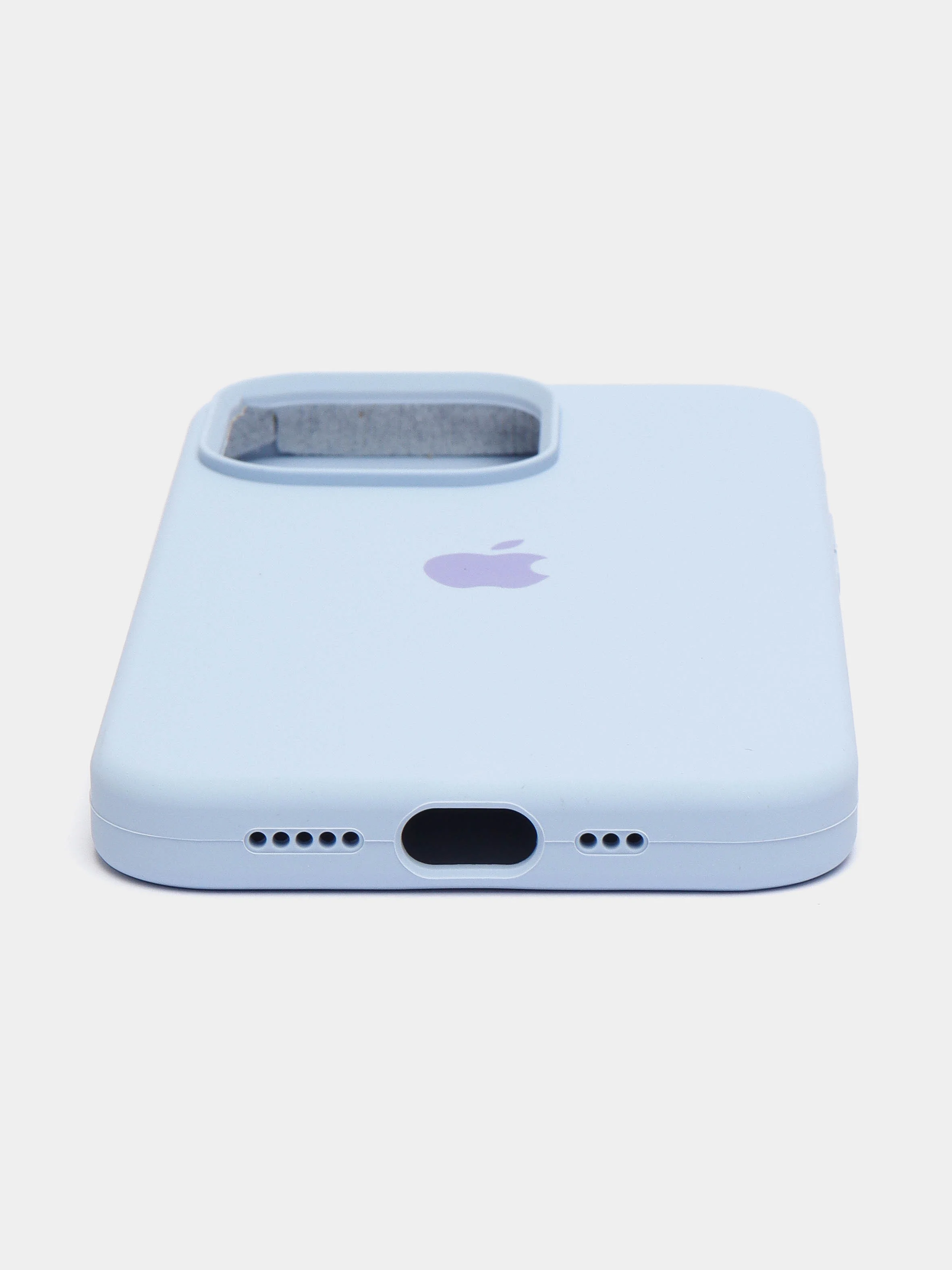 Небесно-голубой чехол Silicone Case для iPhone 13 Pro с закрытым низом
