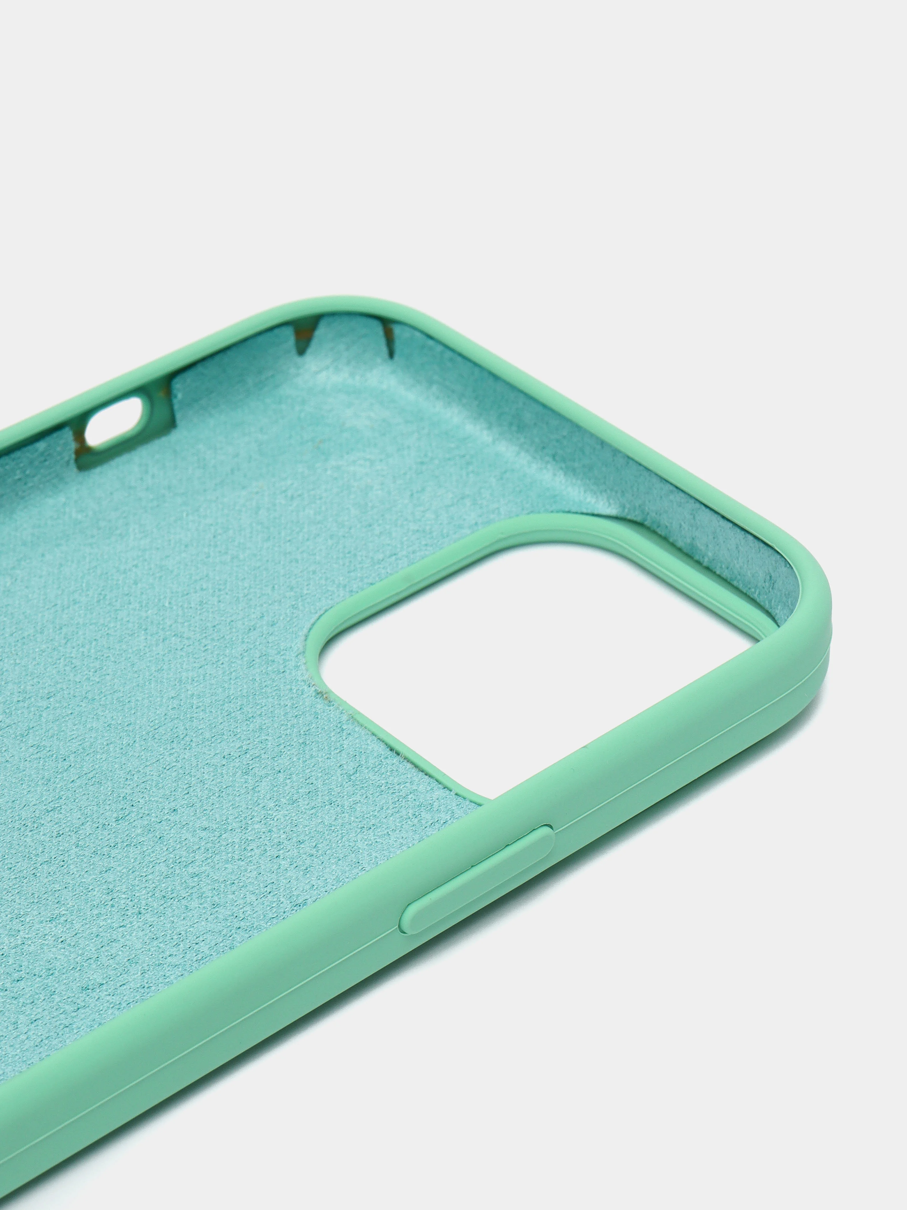 Красный чехол Silicone Case для iPhone 13 Pro Max с закрытым низом