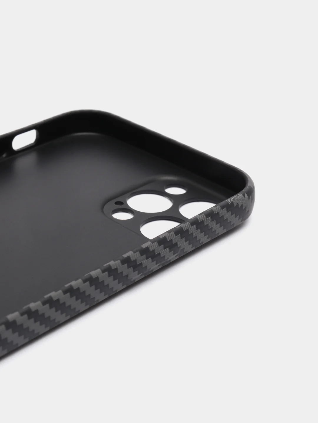 Угольный чехол для iPhone 12 Pro KAWS