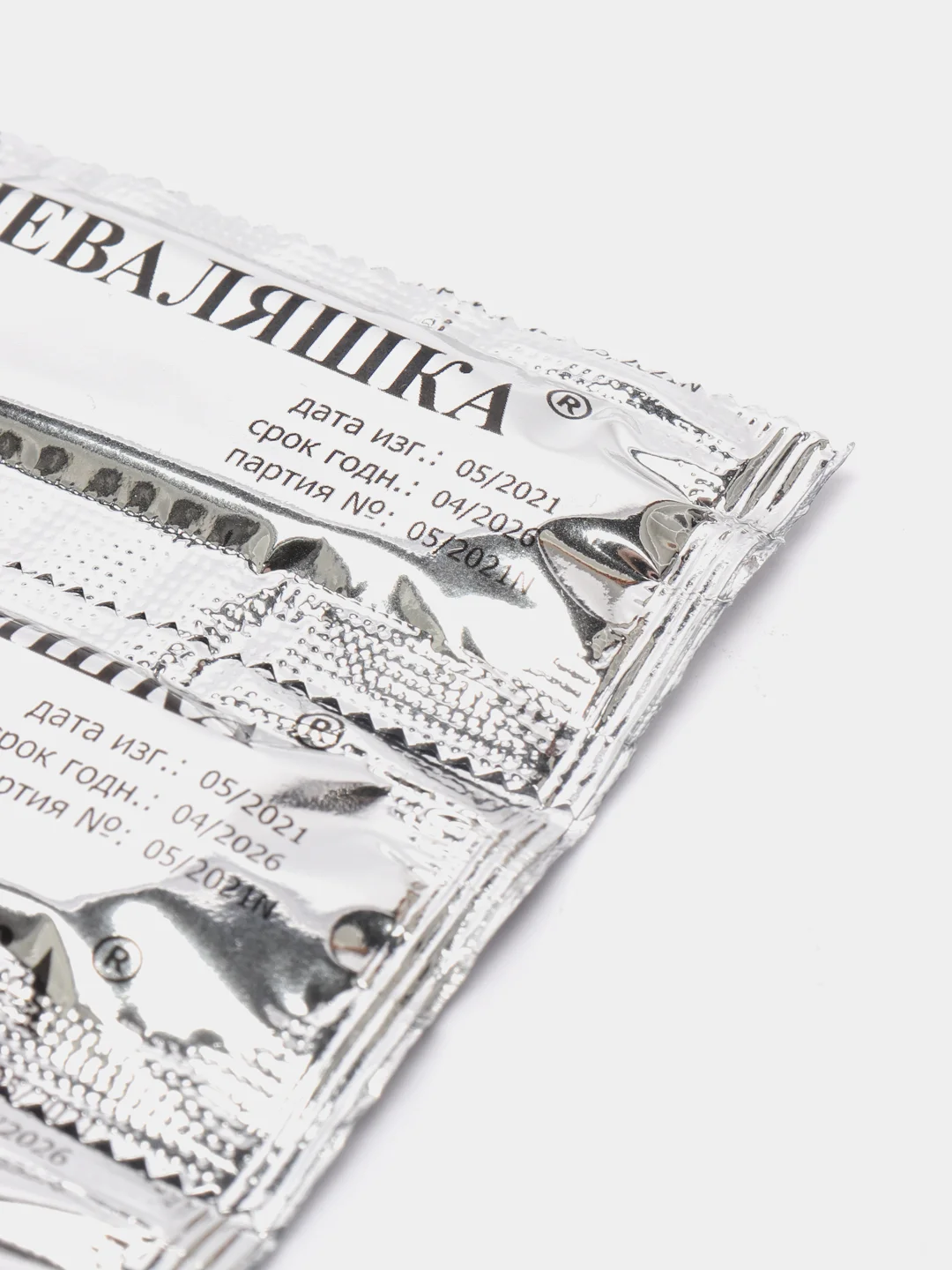 Белый презервативы "Неваляшка" с ароматом клубники, 3 штуки