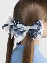 Белый бантики на резинке, 2 штуки