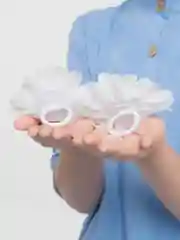 Белый праздничные бантики для школы на каждый день