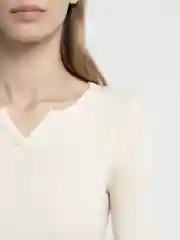 Бежевый свитер женский