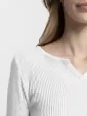 Белый свитер женский