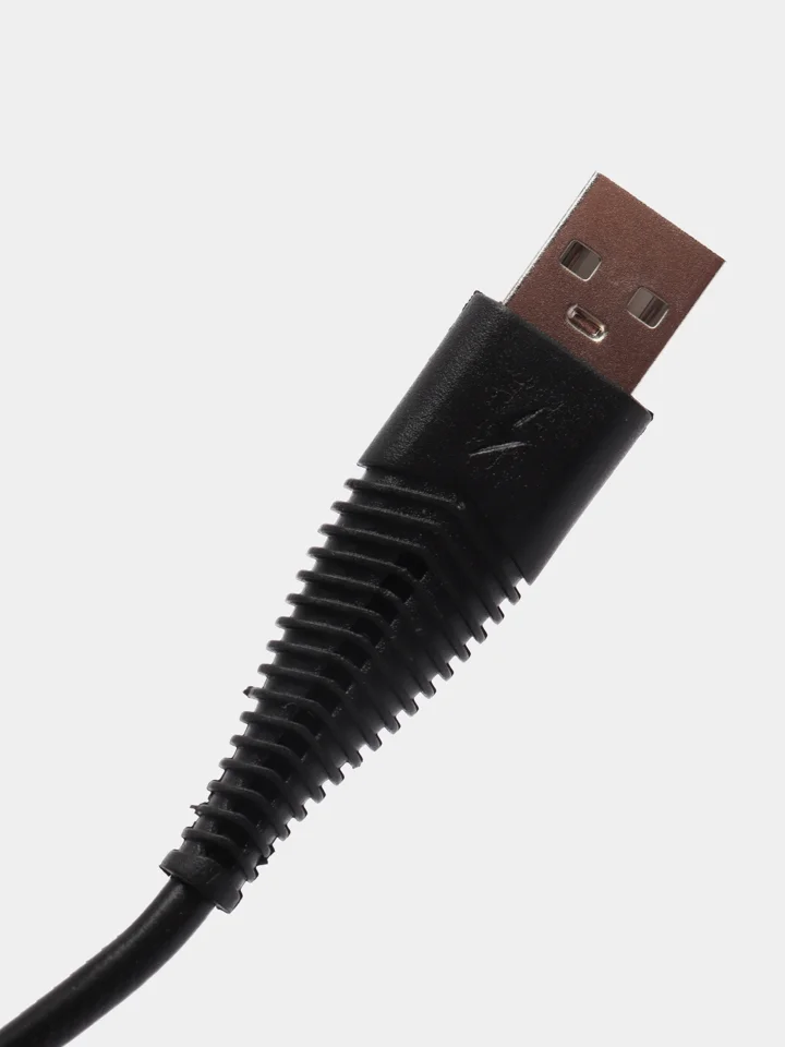 Белый сетевые зарядные устройства, USB кабеля и прикуриватель для авто