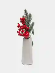 Искусственные цветы, ветка ели, еловая ветка.