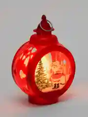 Красный новогодний фонарь