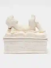 Шкатулка "Ангел лежит", позолота, 9 х 7 х 6 см