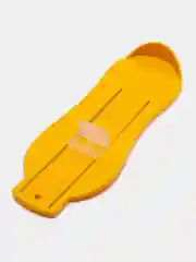 Желтый измеритель размера стопы ребенка