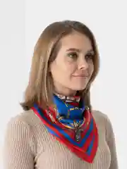 Алый платок с принтом
