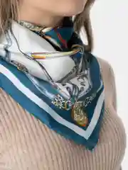 Аметистовый платок с принтом