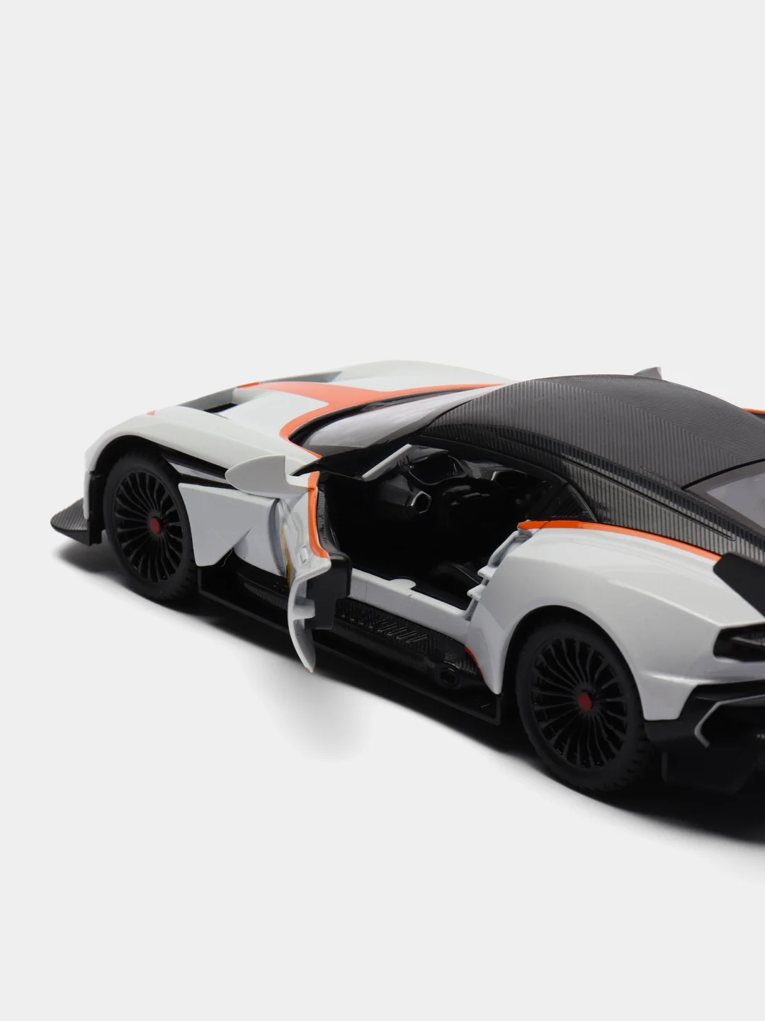 Белый металлическая машинка 1:22 Aston Martin A3195