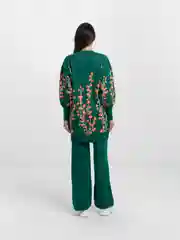 Зеленый костюм: туника и брюки