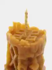 Желтый свечи с рунами, защитные
