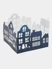 Фиолетовый новогоднее украшение на окно или полку, с гирляндой