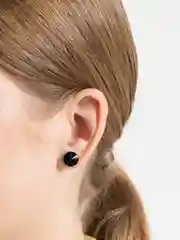 Черный серьги-гвоздики круглые