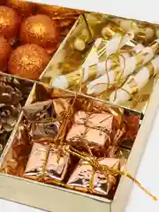 Желтый ёлочные шарики и игрушки, 5 видов