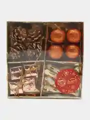 Желтый ёлочные шарики и игрушки, 5 видов