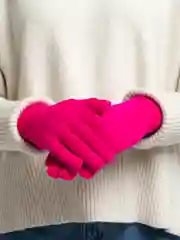 Розовый перчатки вязаные