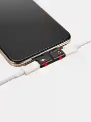 Золотой переходник адаптер для наушников Lightning и зарядки Lightning на iPhone