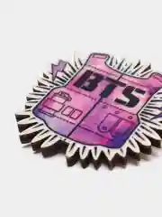 Значок на одежду "BTS бронежилет", пин на булавке деревянный