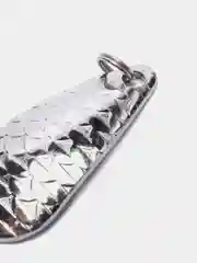 Серебряный блесна колеблющаяся с перьями и тройным крючком 6,5 гр 4 см