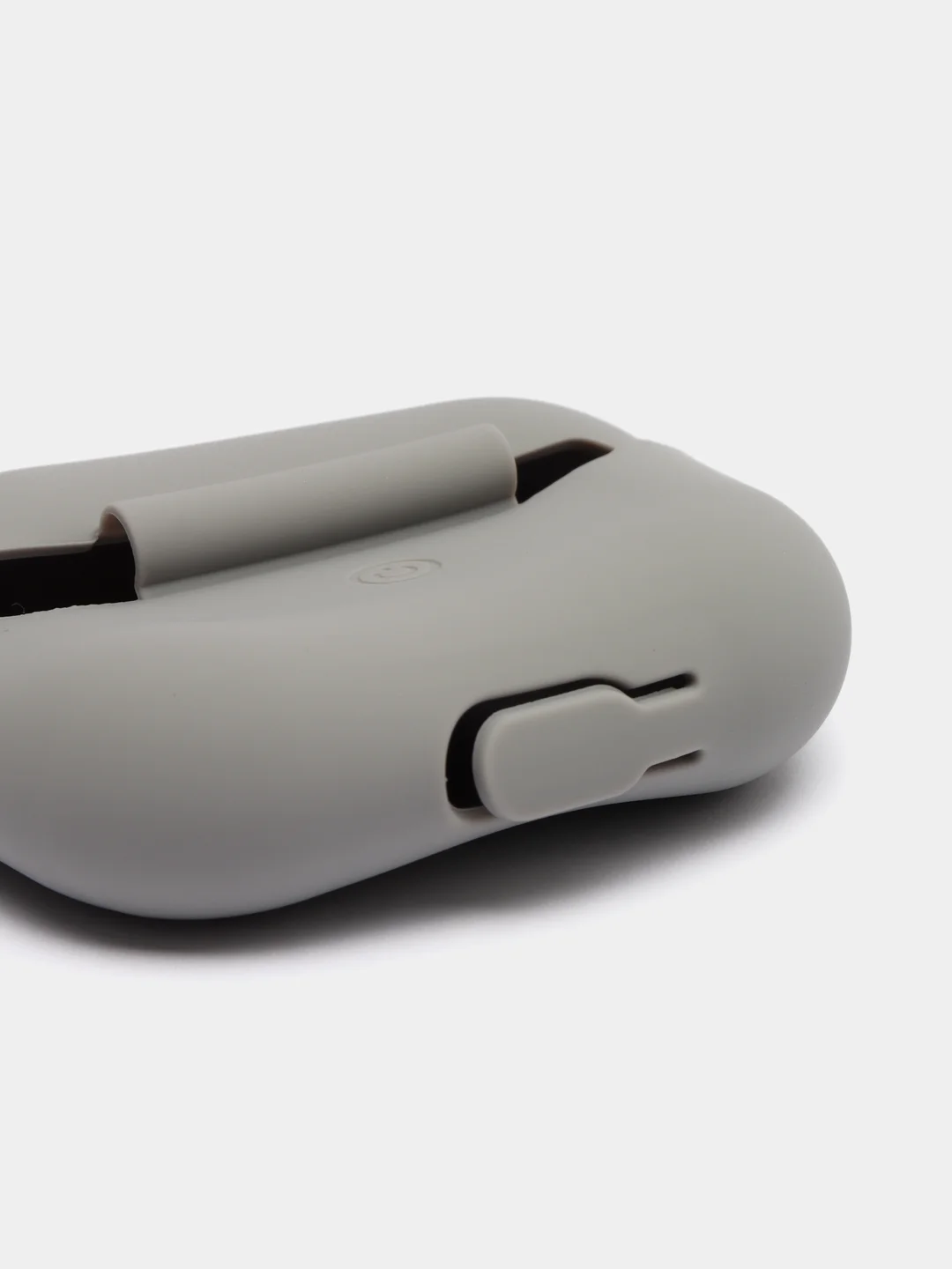Серый чехол на Airpods Pro