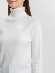 Белый свитер женский, вязанный, с высоким воротом