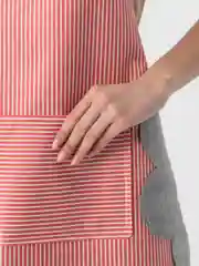 Красный фартук кухонный, со вставками для вытирания рук