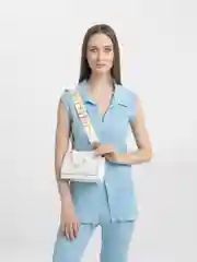 Белый женская сумка через плечо с акцентным ремнем