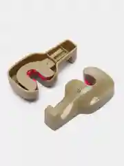 Бежевый крючок в машину