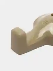 Бежевый крючок в машину