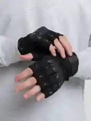 Черный перчатки тактические, с полупальцами