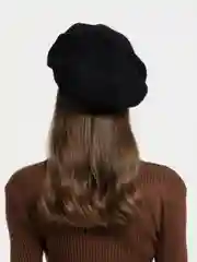 Черный берет женский