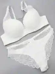 Белый комплект нижнего белья для женщин
