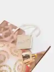 Белый подарочный пакет
