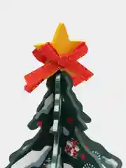 Лесной зеленый ёлка новогодняя с игрушками. Дереявянная ёлочка для декора