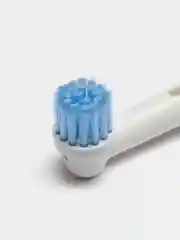 Алый насадки для электрической зубной щетки Oral B Braun c отбеливающими щетинками орал би