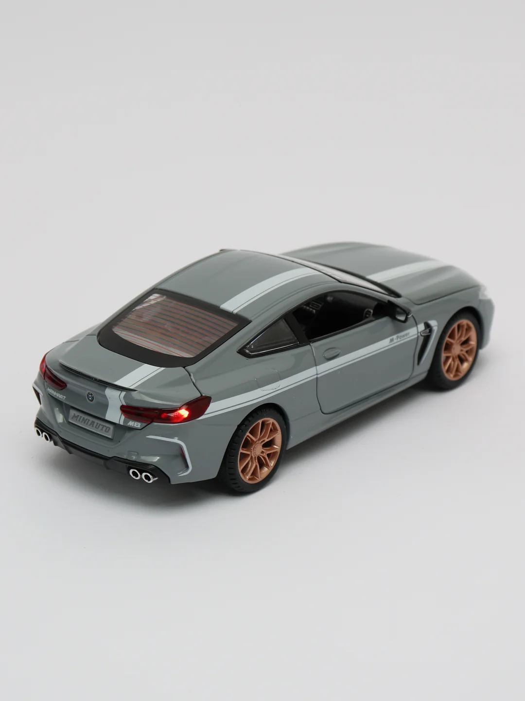 Серый игрушечный автомобиль BMW M8 M-Power 1:24 MiniAuto