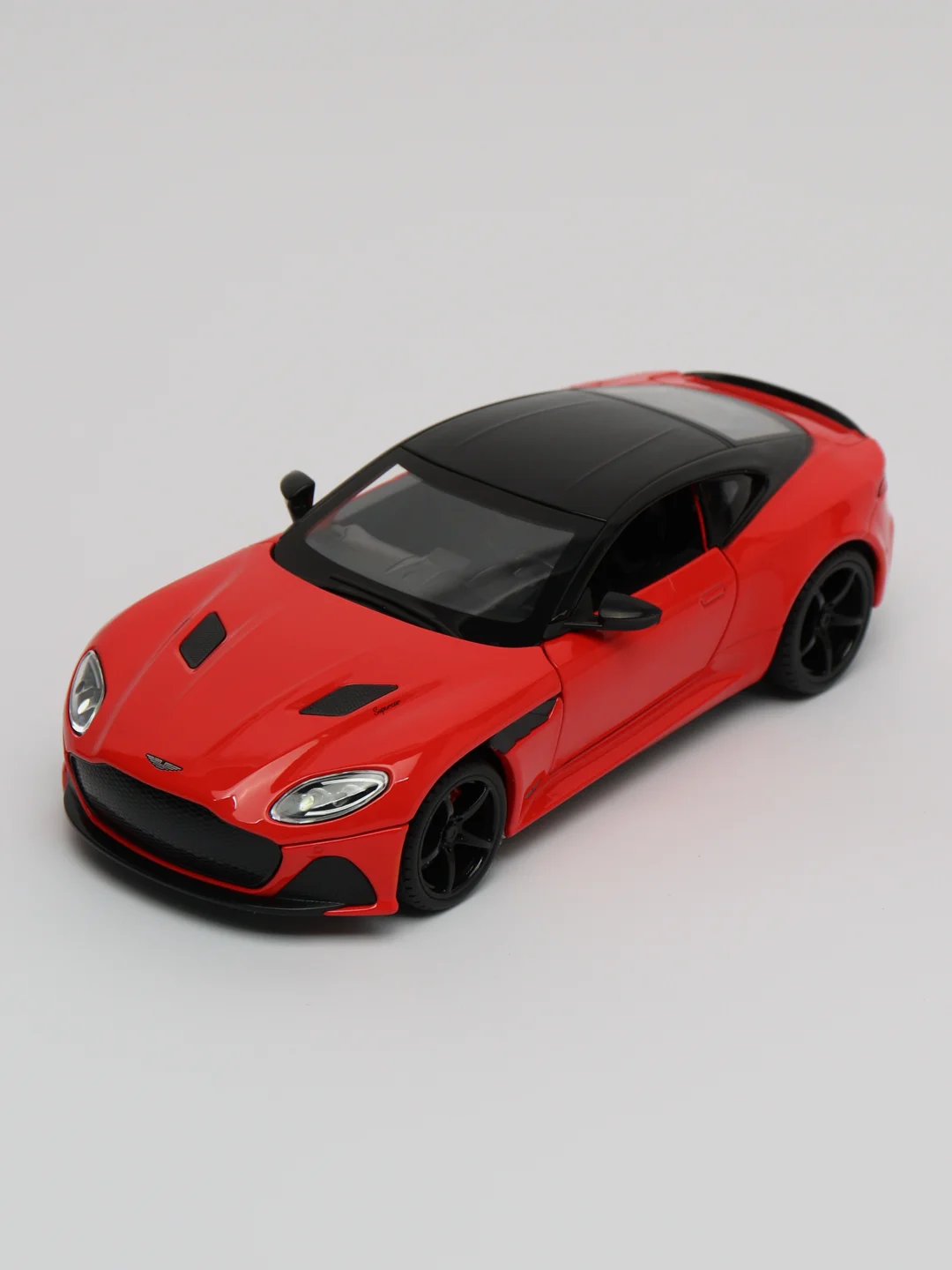 Красный металлическая машинка Aston Martin 1:22